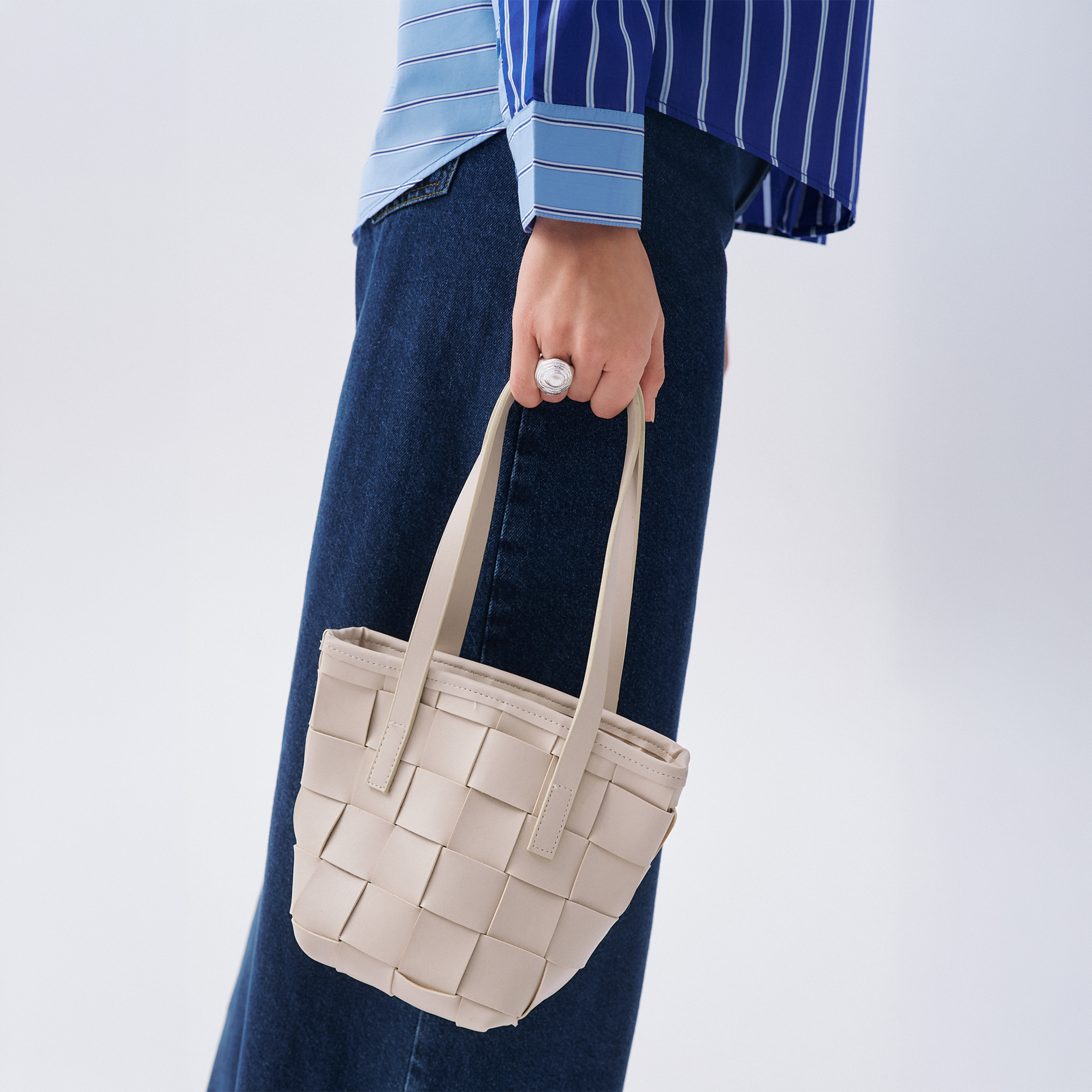 ÖRGÜ GÖRÜNÜMLÜ EL ÇANTASI