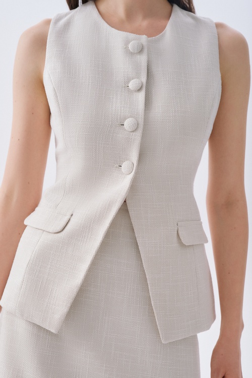 FITTED DÜĞMELİ KOLSUZ TÜVİT BLUZ