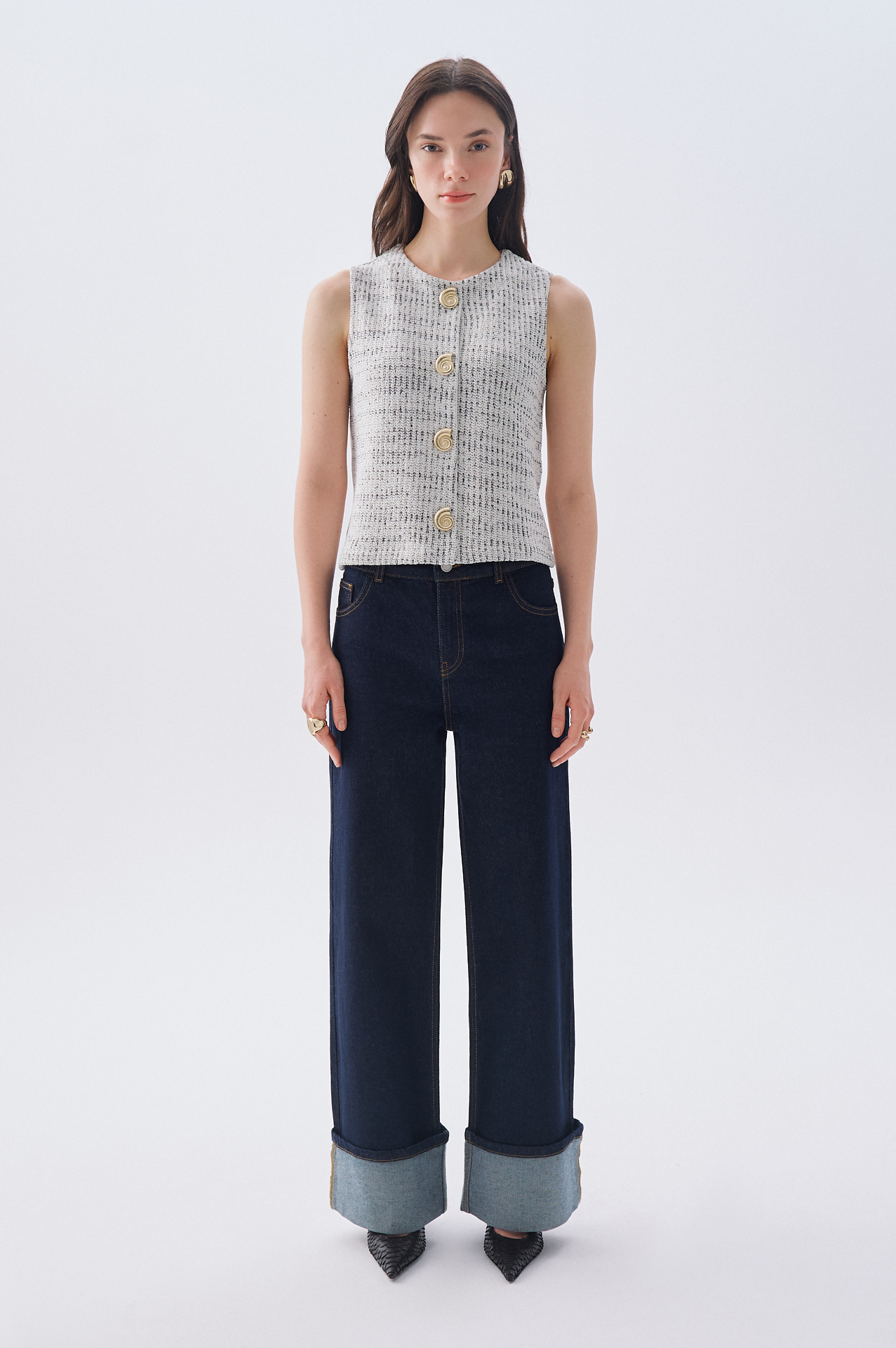 DÜĞME DETAYLI ÖRME YELEK