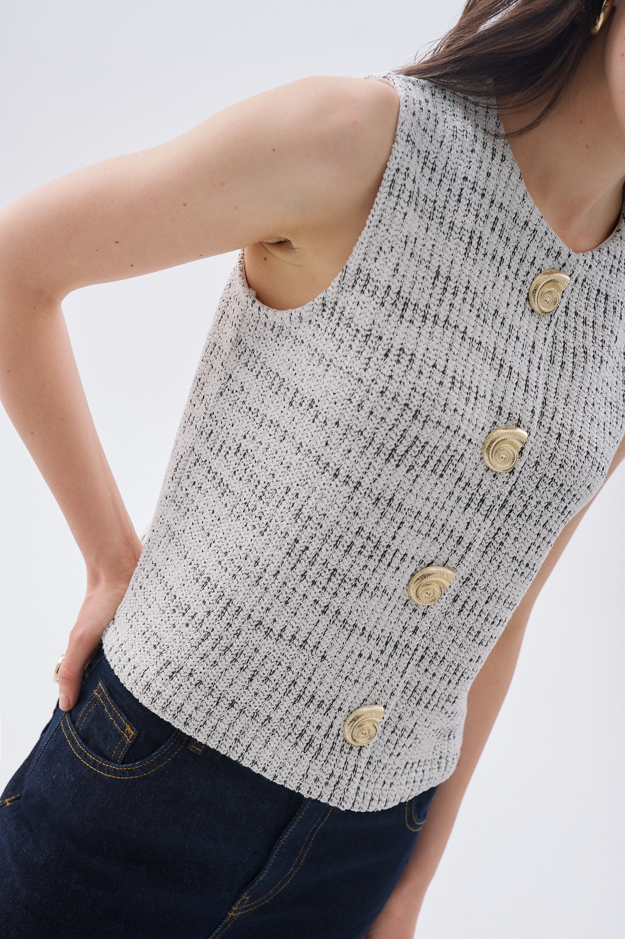 DÜĞME DETAYLI ÖRME YELEK