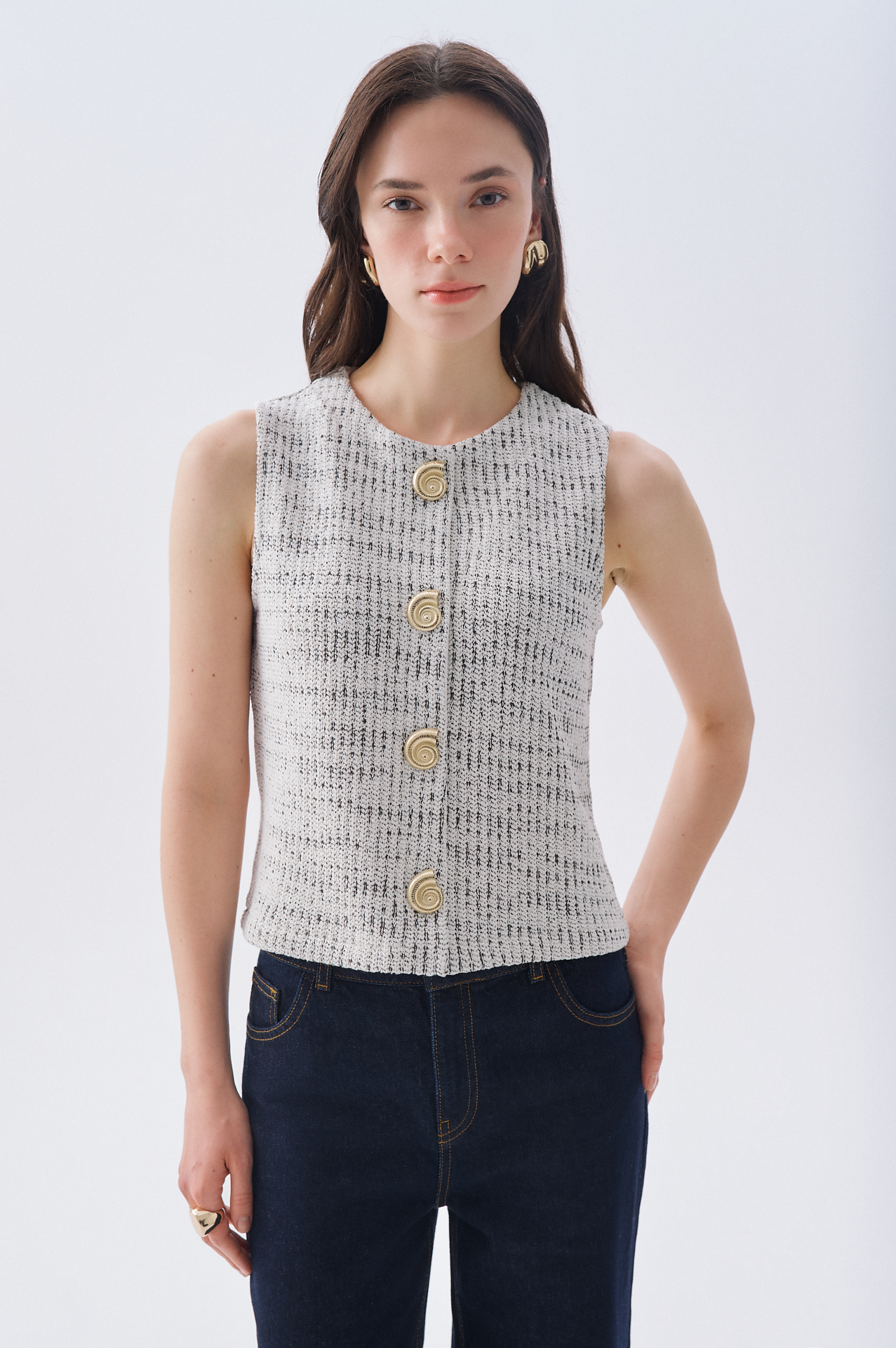 DÜĞME DETAYLI ÖRME YELEK