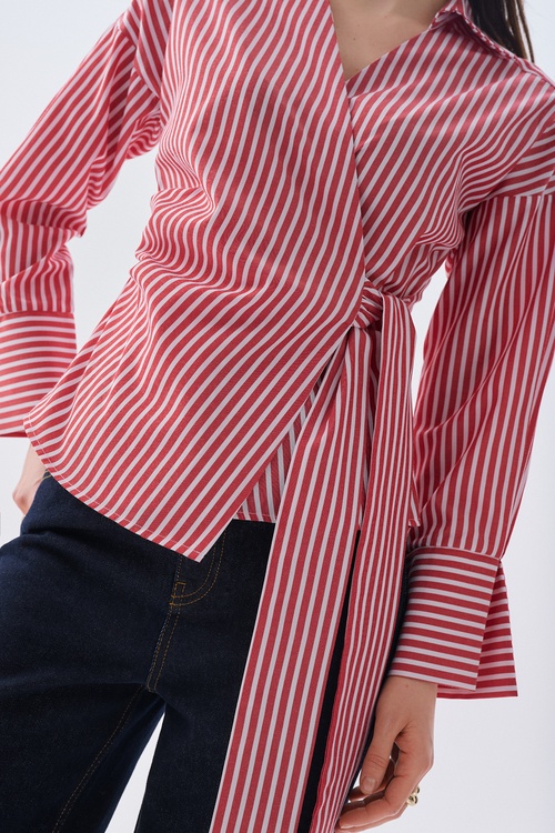 ÇİZGİLİ KRUVAZE BAĞLAMALI OVERSIZE BLUZ