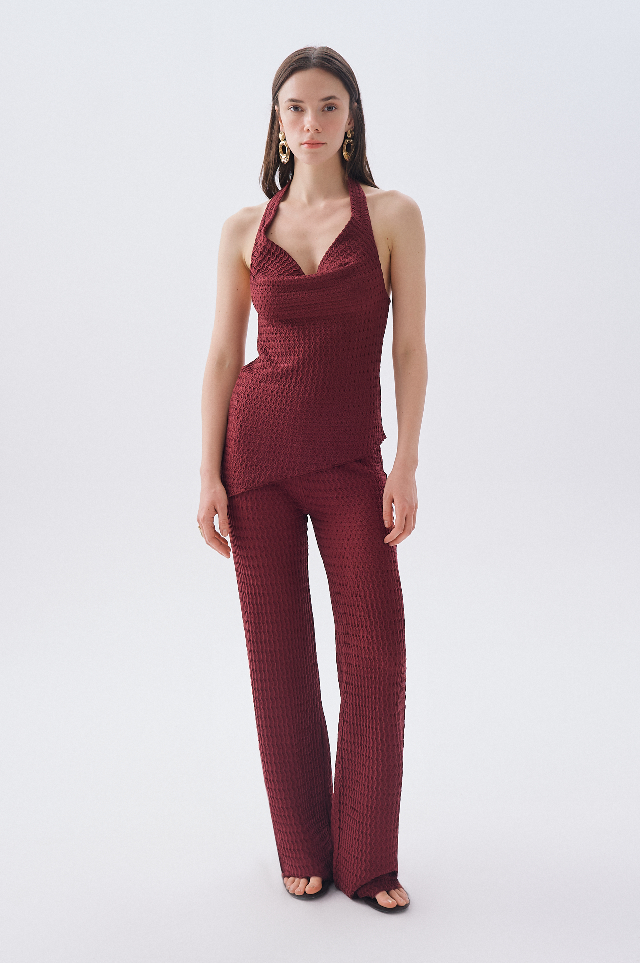 HALTER YAKA ASİMETRİK KOLSUZ BLUZ