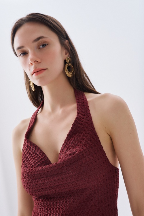 HALTER YAKA ASİMETRİK KOLSUZ BLUZ