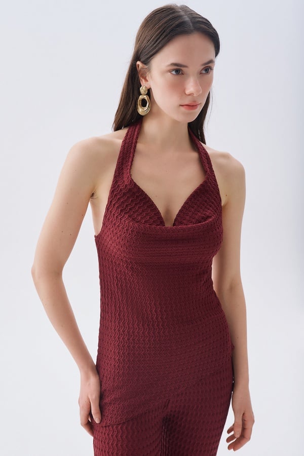 HALTER YAKA ASİMETRİK KOLSUZ BLUZ