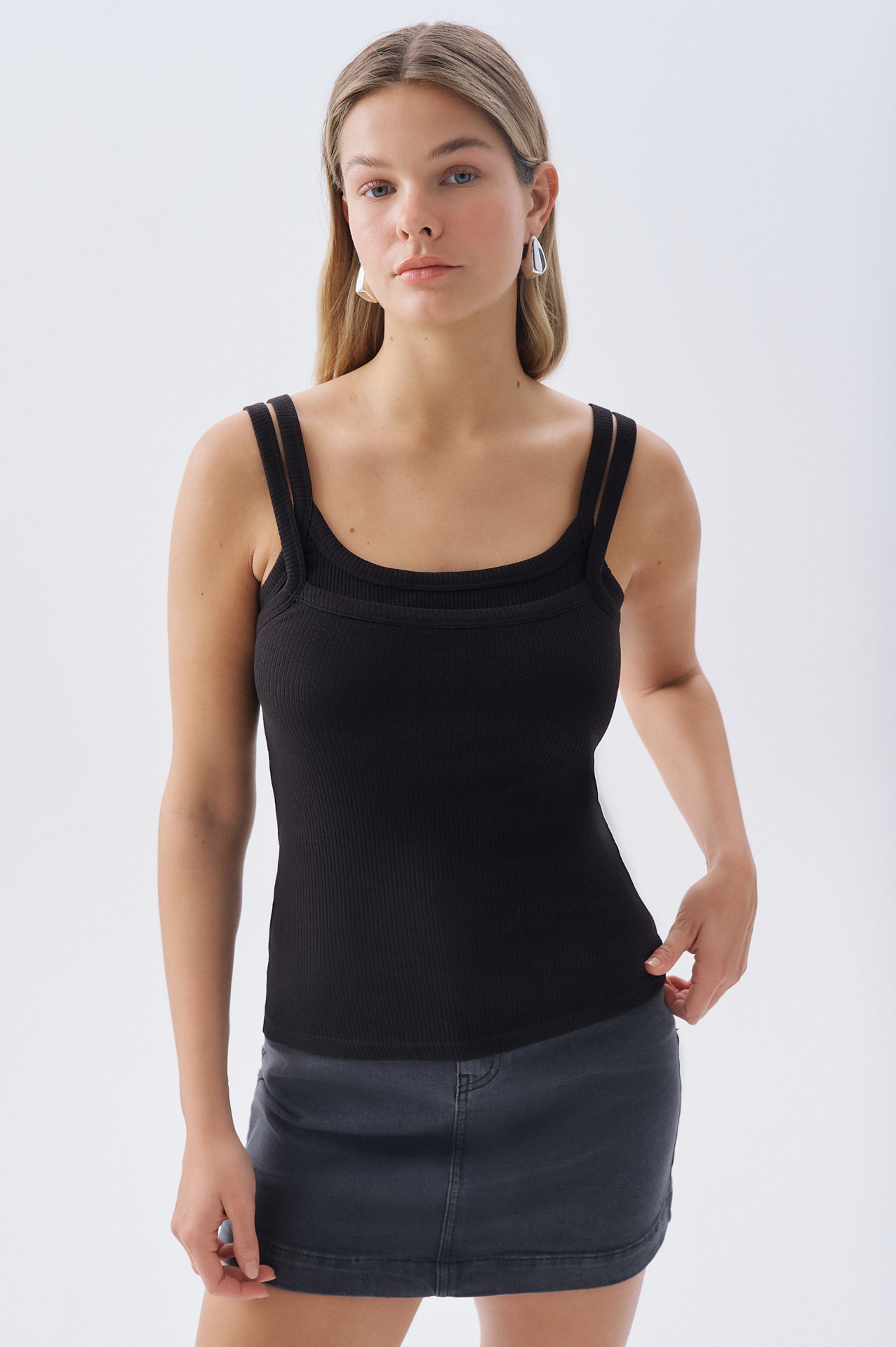 DÜŞÜK OMUZ AÇIK YAKA ATLET