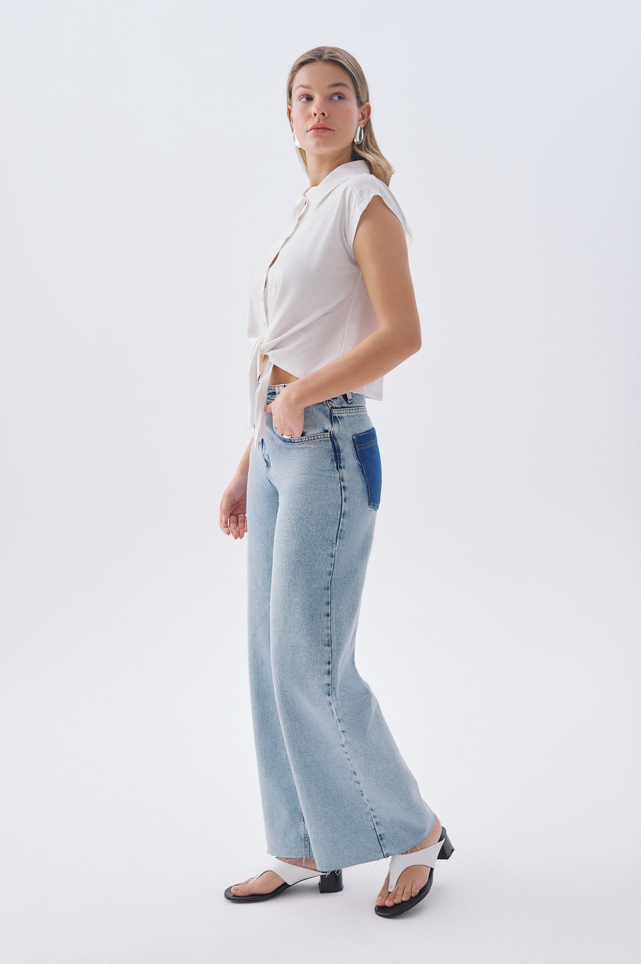 BAĞLAMALI KOLSUZ BLUZ