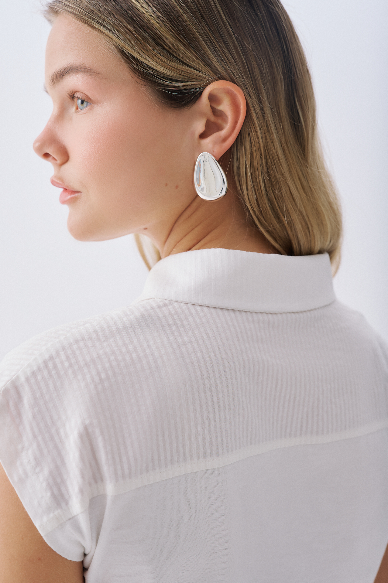 BAĞLAMALI KOLSUZ BLUZ