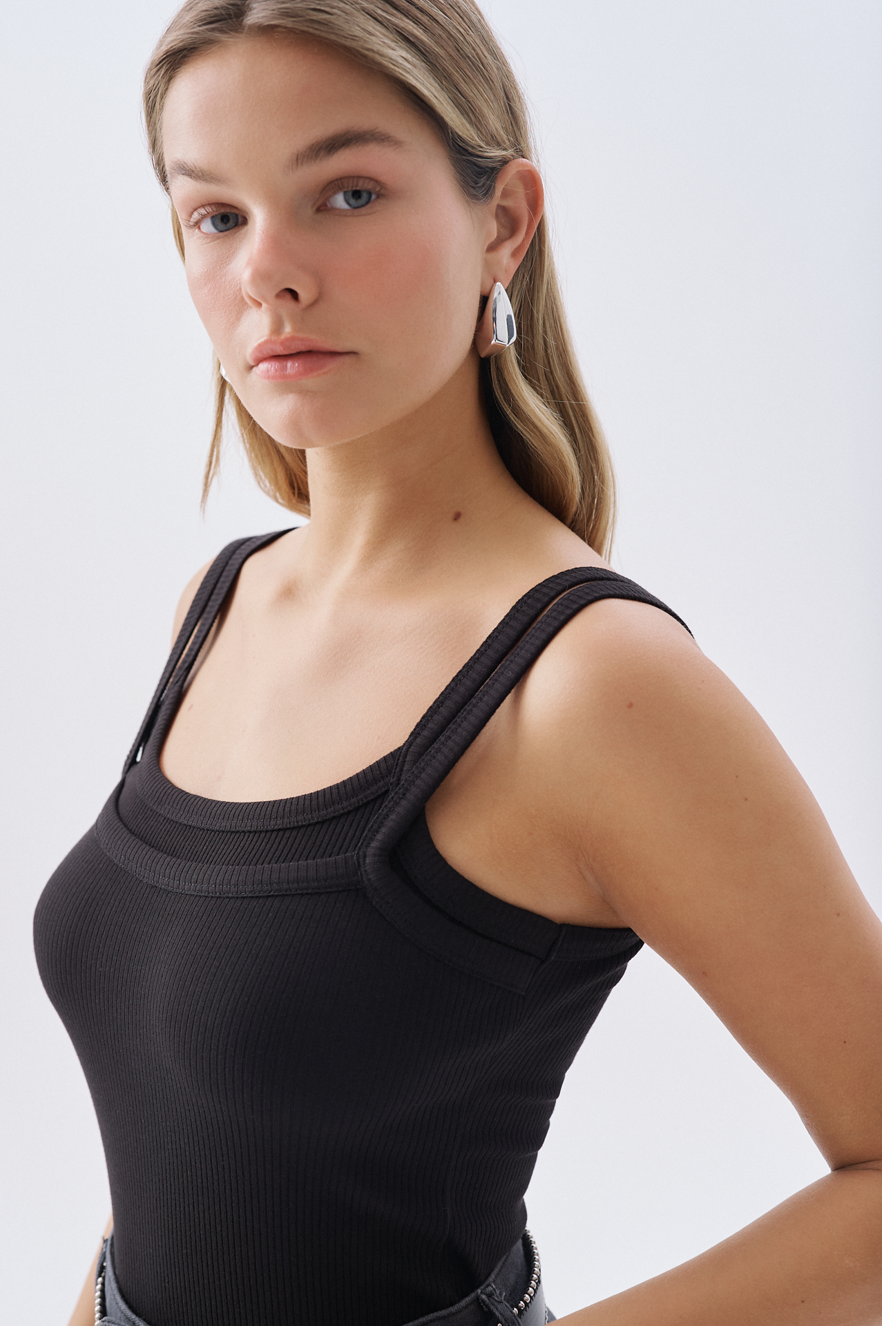 DÜŞÜK OMUZ AÇIK YAKA ATLET