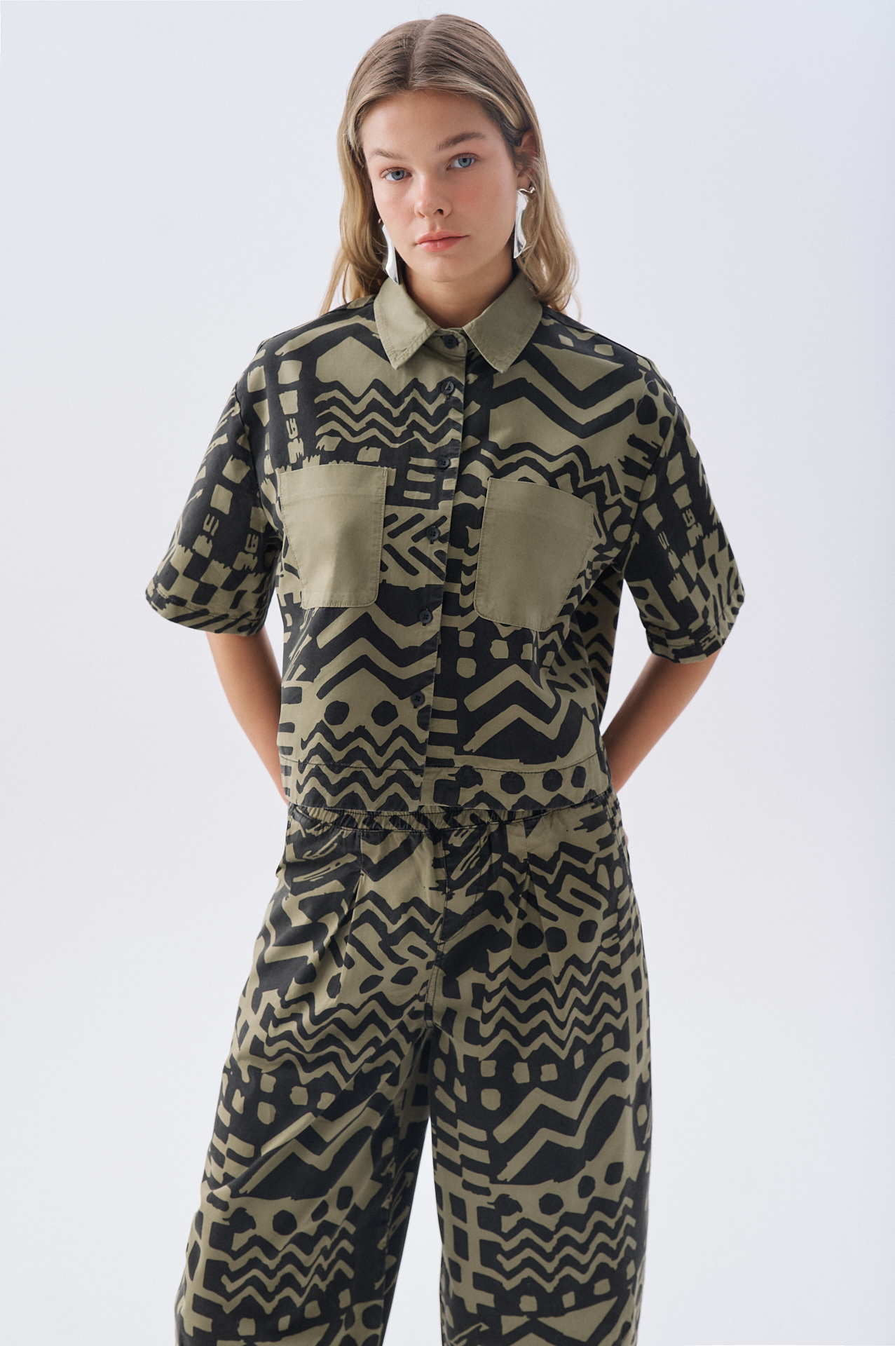 ETNİK DESENLİ OVERSIZE KISA KOLLU GÖMLEK