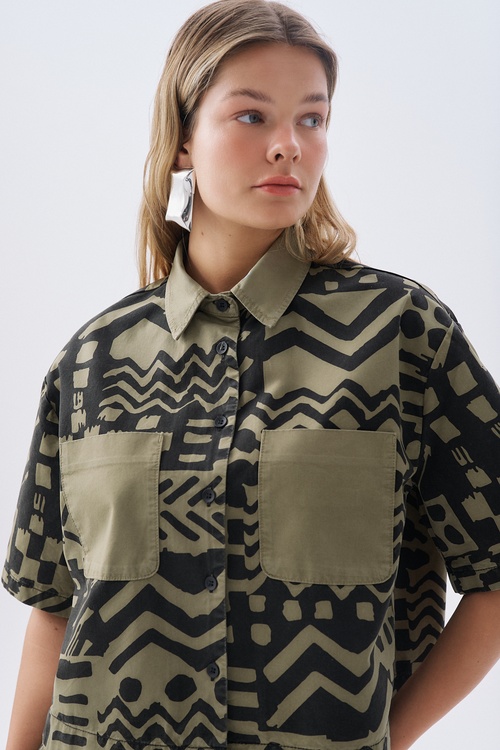 ETNİK DESENLİ OVERSIZE KISA KOLLU GÖMLEK