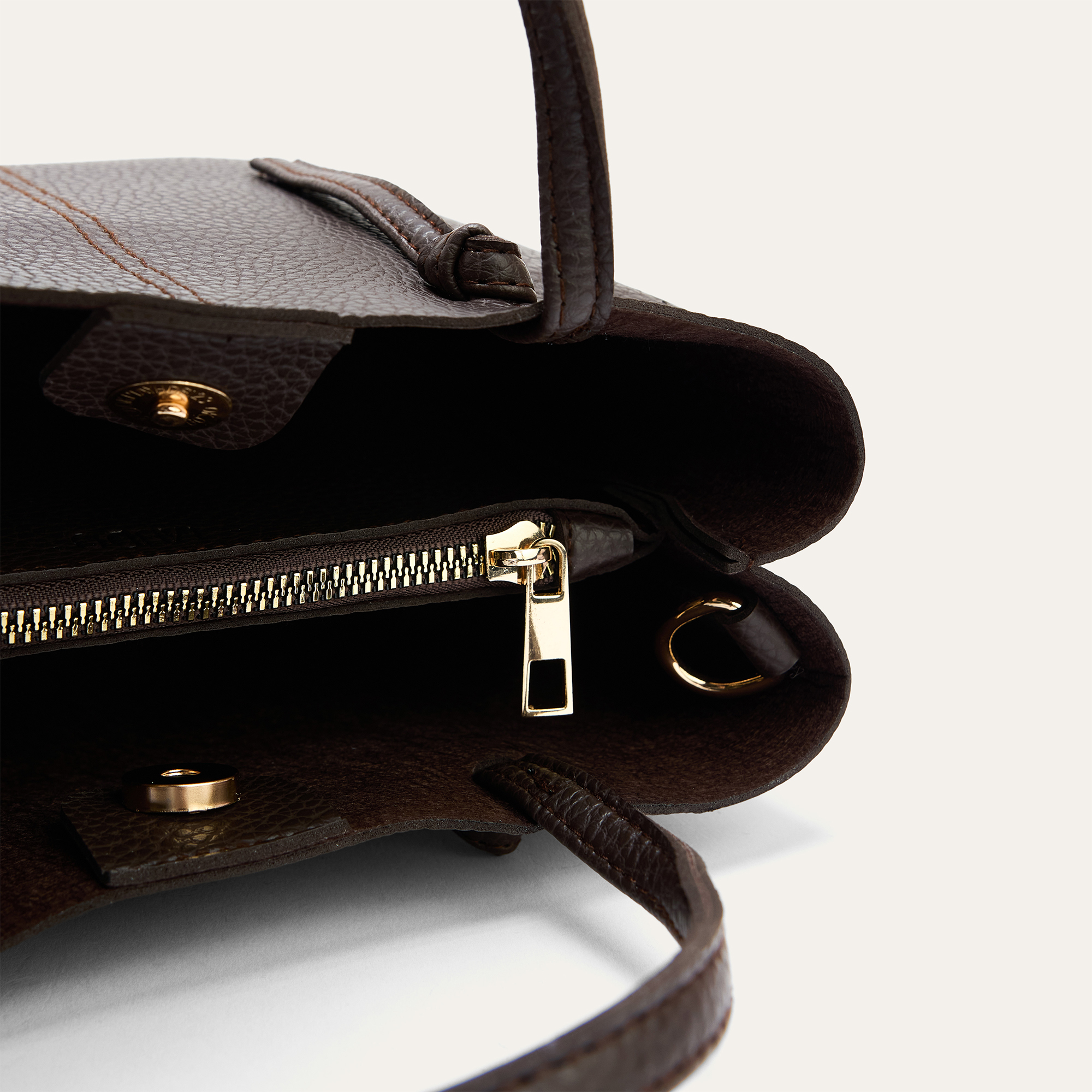 DERİ GÖRÜNÜMLÜ ASKILI EL ÇANTASI