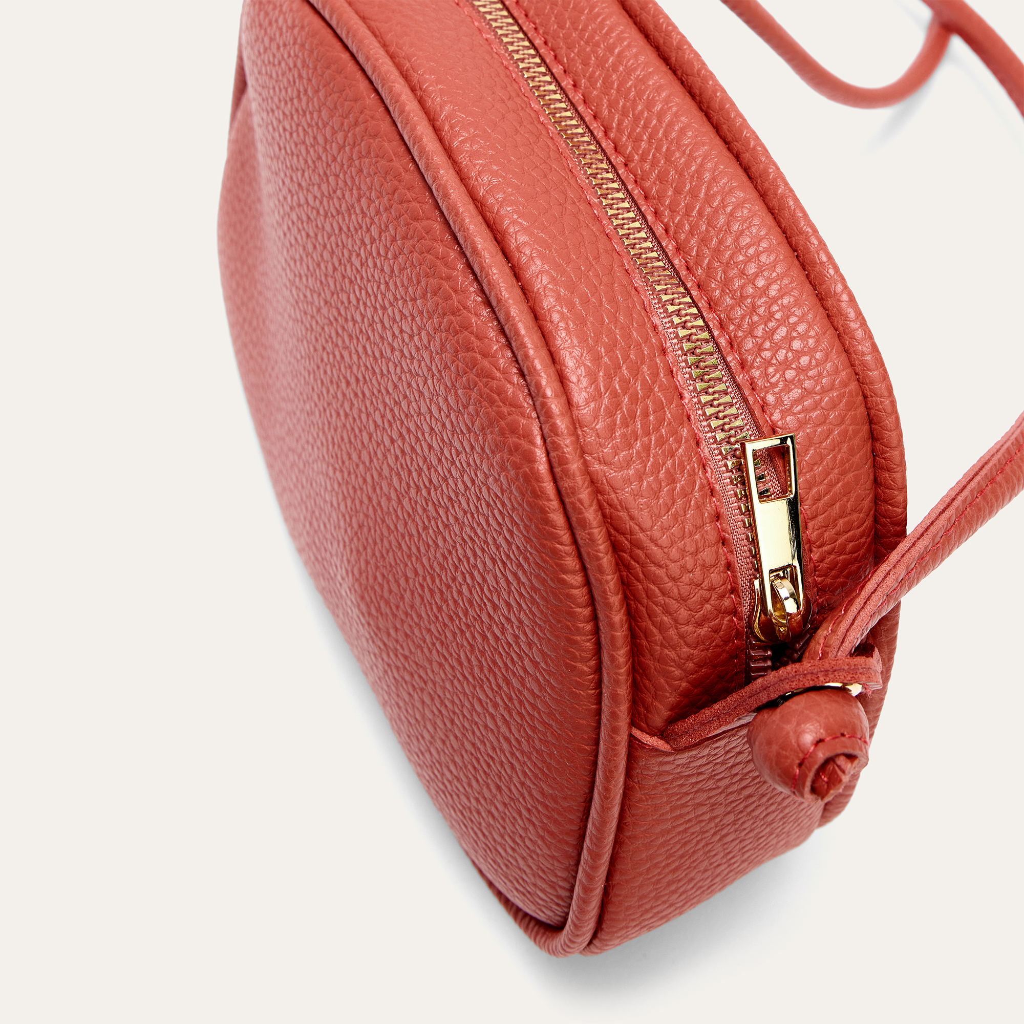 DERİ GÖRÜNÜMLÜ OMUZ ÇANTASI