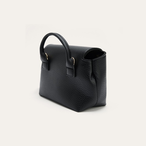 DERİ GÖRÜNÜMLÜ BÜZGÜ KAPAKLI OMUZ ÇANTASI