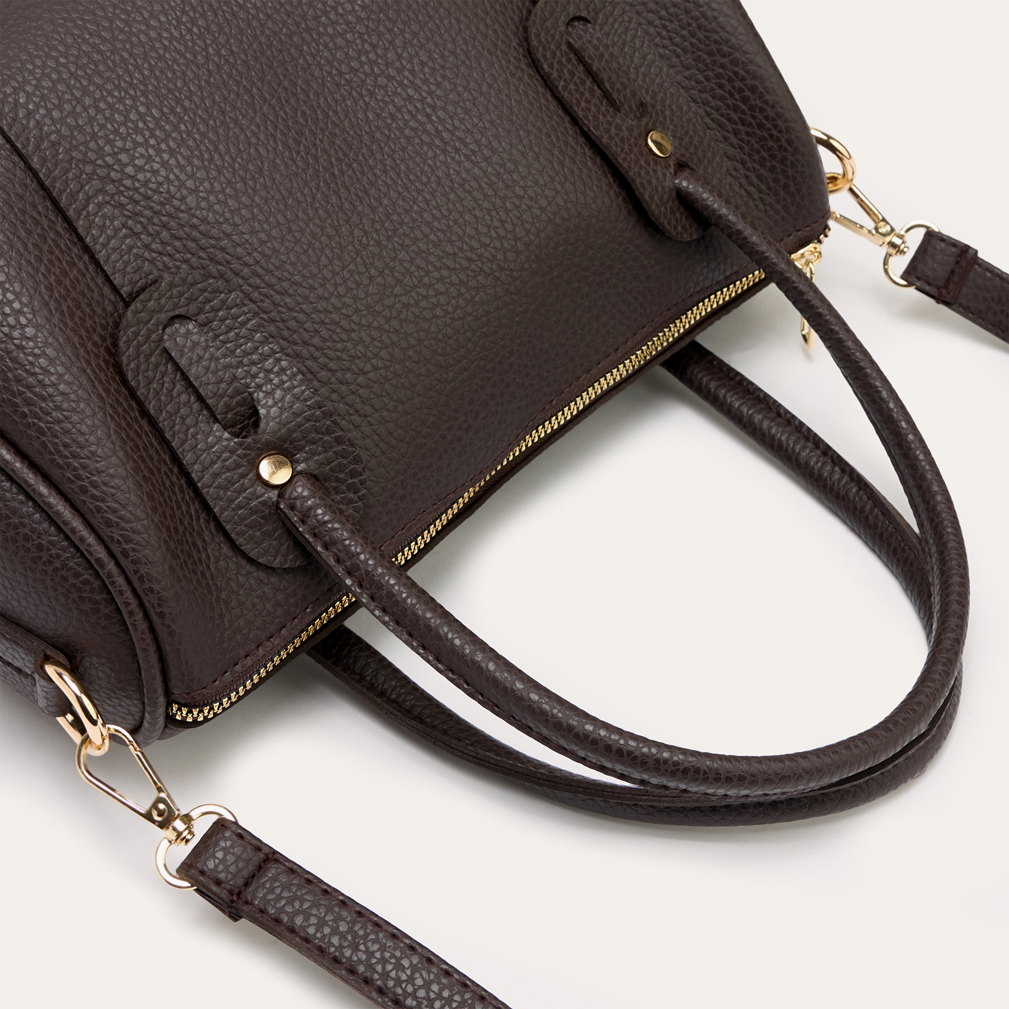 DERİ GÖRÜNÜMLÜ ASKILI EL ÇANTASI