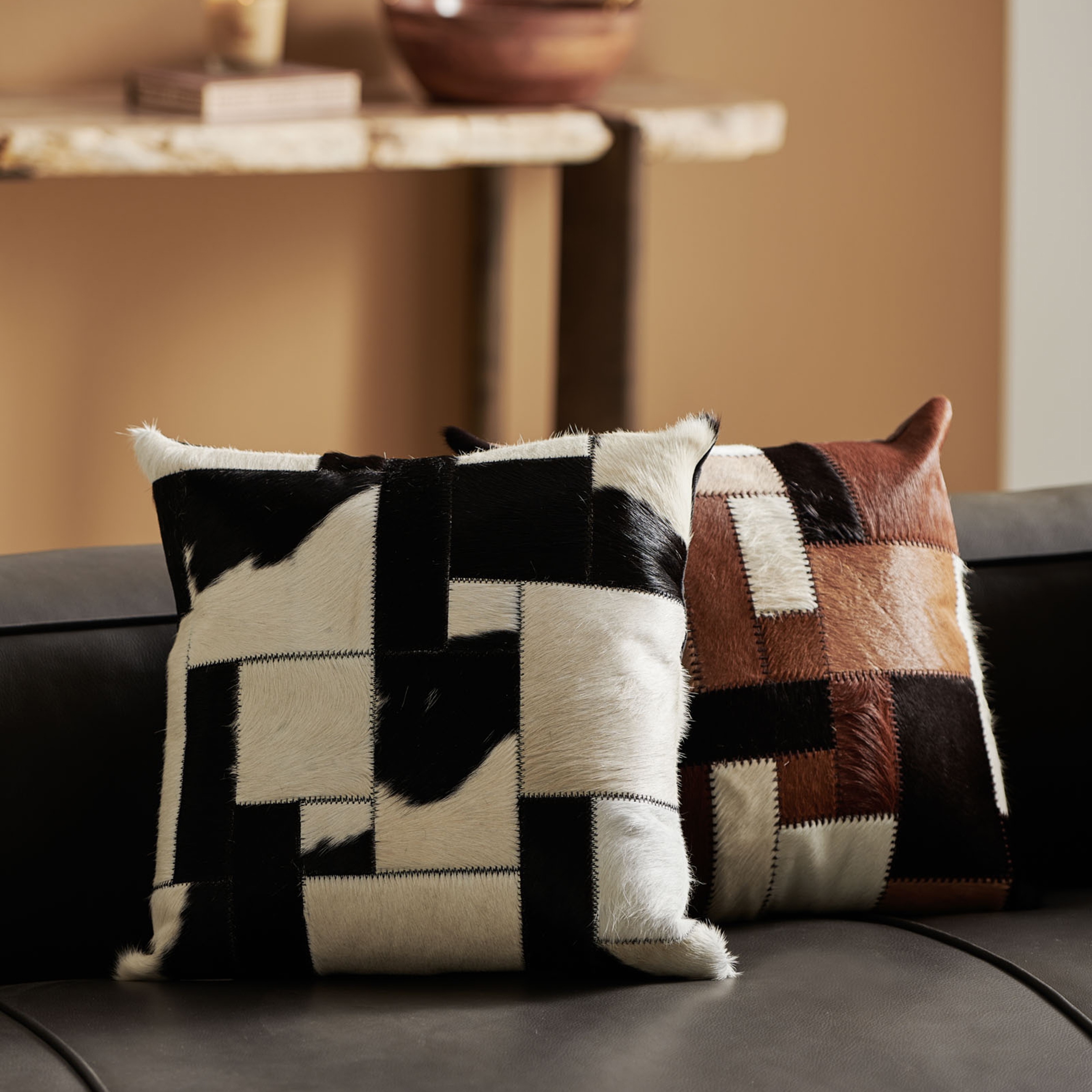 ANDREW DERİ KIRLENT SİYAH BEYAZ 45X45 CM