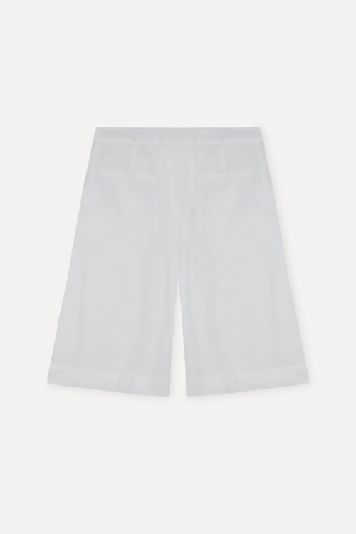 Kadın Beyaz Comfort Fit Pileli Şort