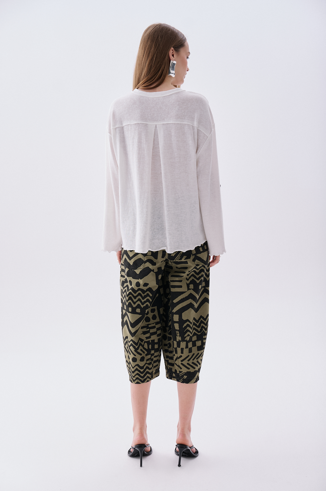 Kadın Beyaz Düğme Detaylı Oversize Bisiklet Yaka Sweatshirt