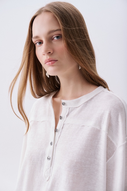 Kadın Beyaz Düğme Detaylı Oversize Bisiklet Yaka Sweatshirt