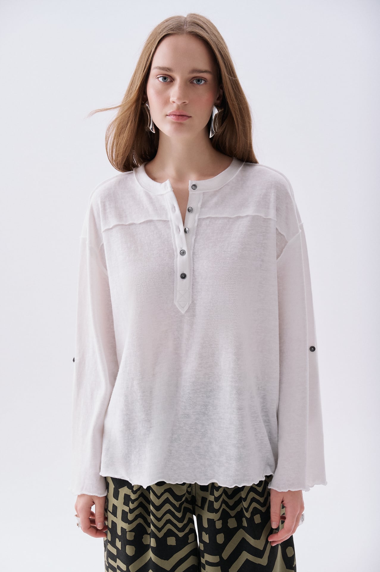 Kadın Beyaz Düğme Detaylı Oversize Bisiklet Yaka Sweatshirt