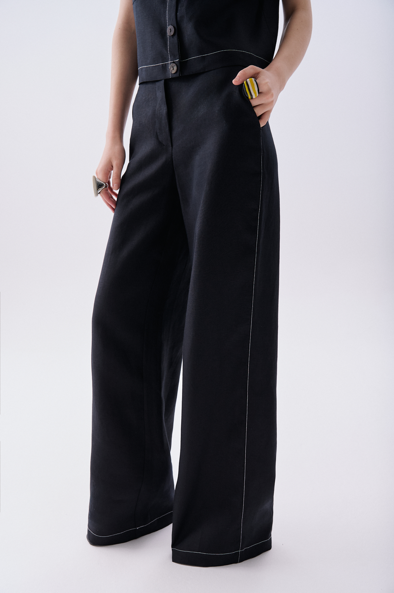 Kadın Siyah Dikiş Detaylı Straight Fit Keten Pantolon