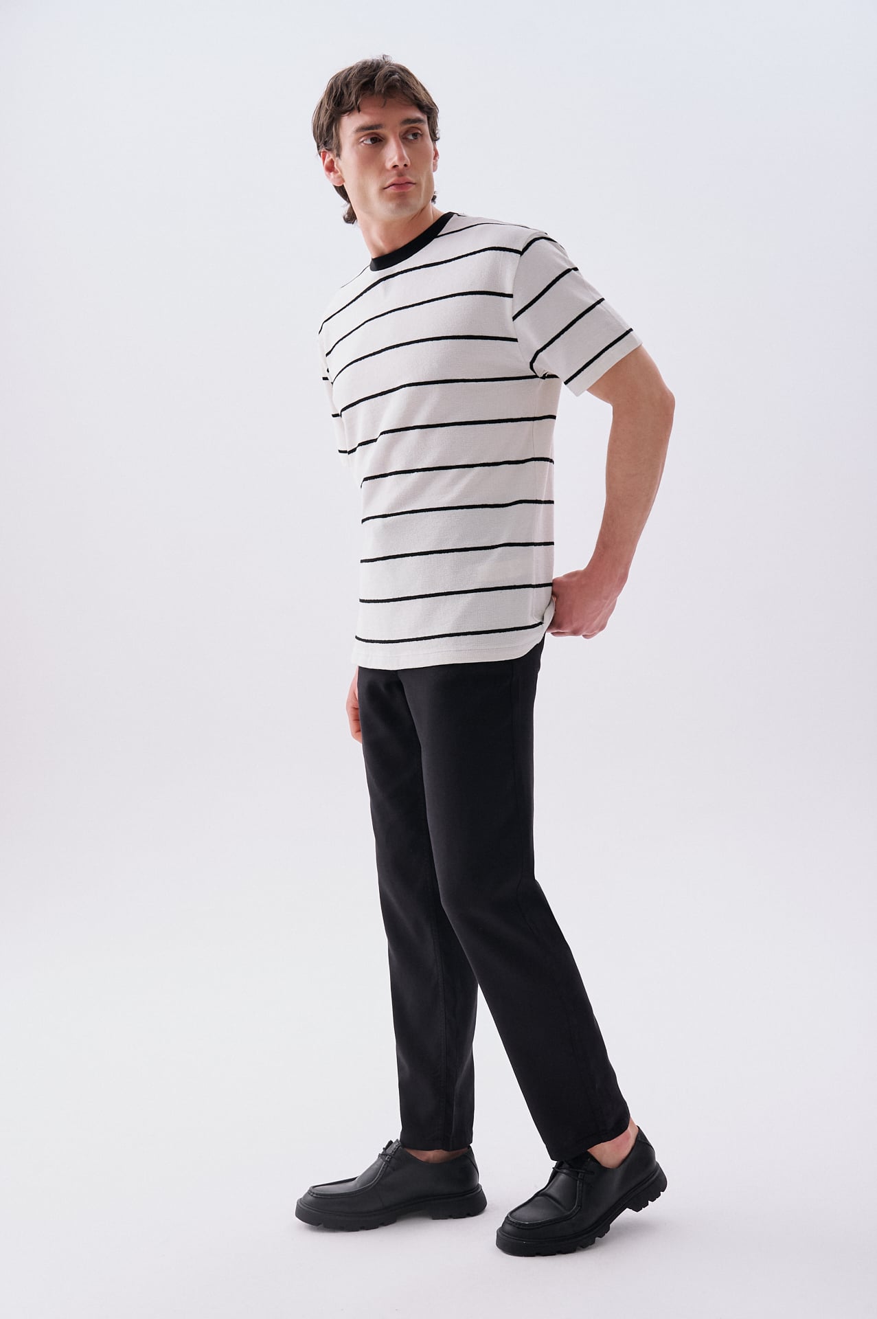 Erkek Siyah Çizgili Comfort Fit Bisiklet Yaka T-Shirt