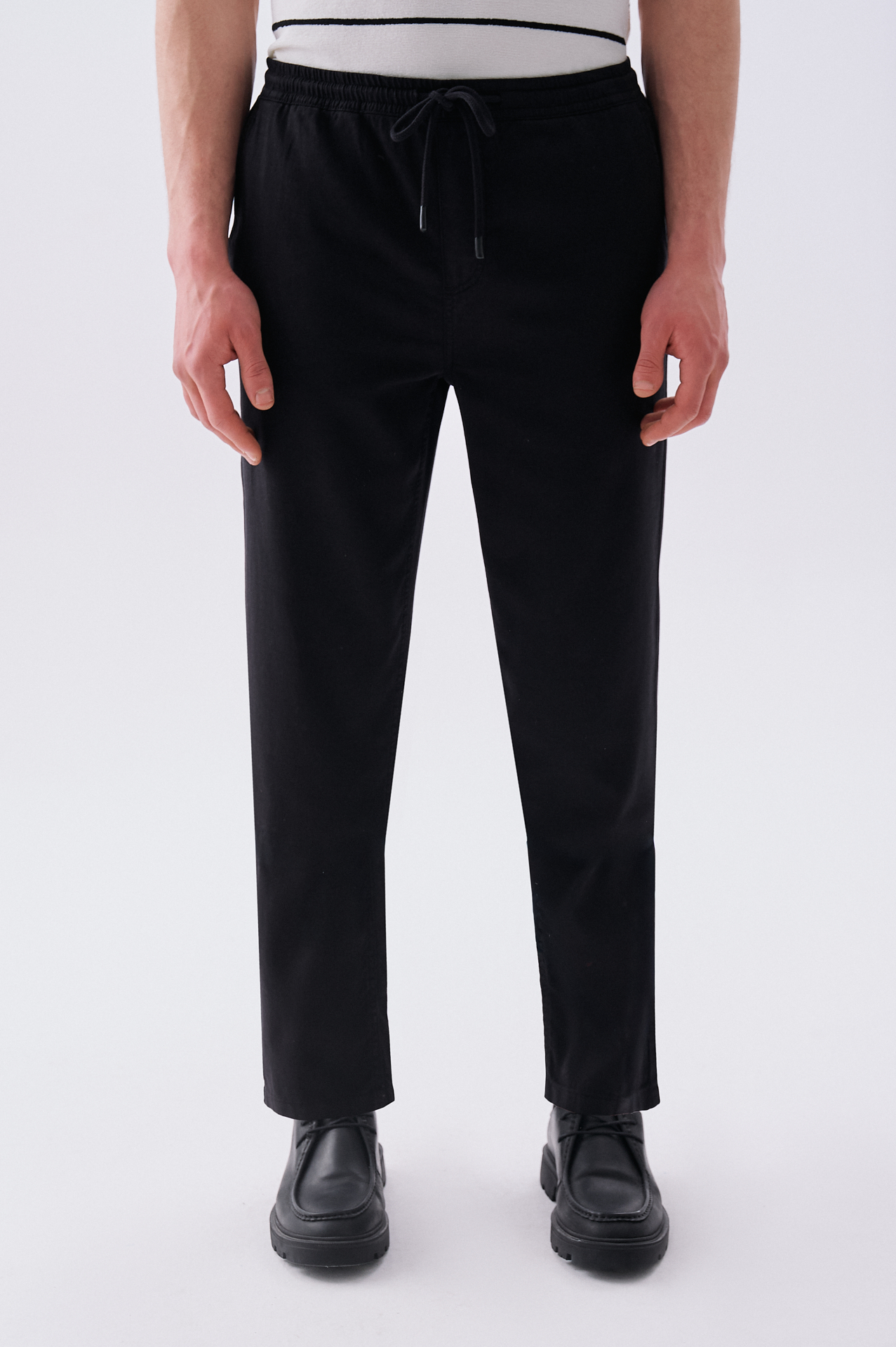 Erkek Siyah Straight Fit Beli Bağlamalı Pantolon