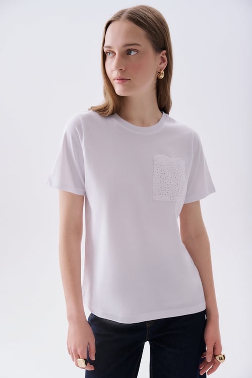 NAKIŞ DETAYLI BİSİKLET YAKA T-SHIRT