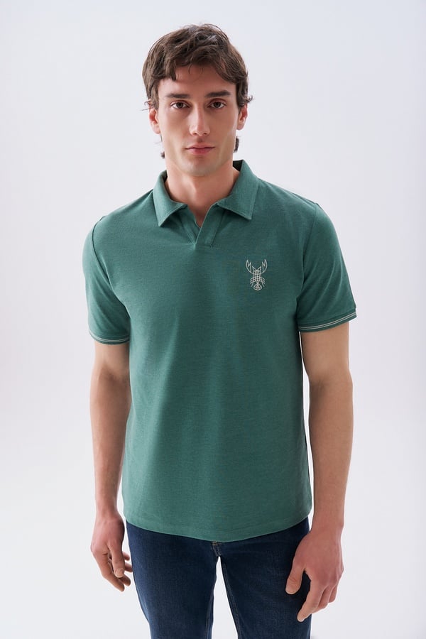 NAKIŞLI POLO YAKA T-SHIRT