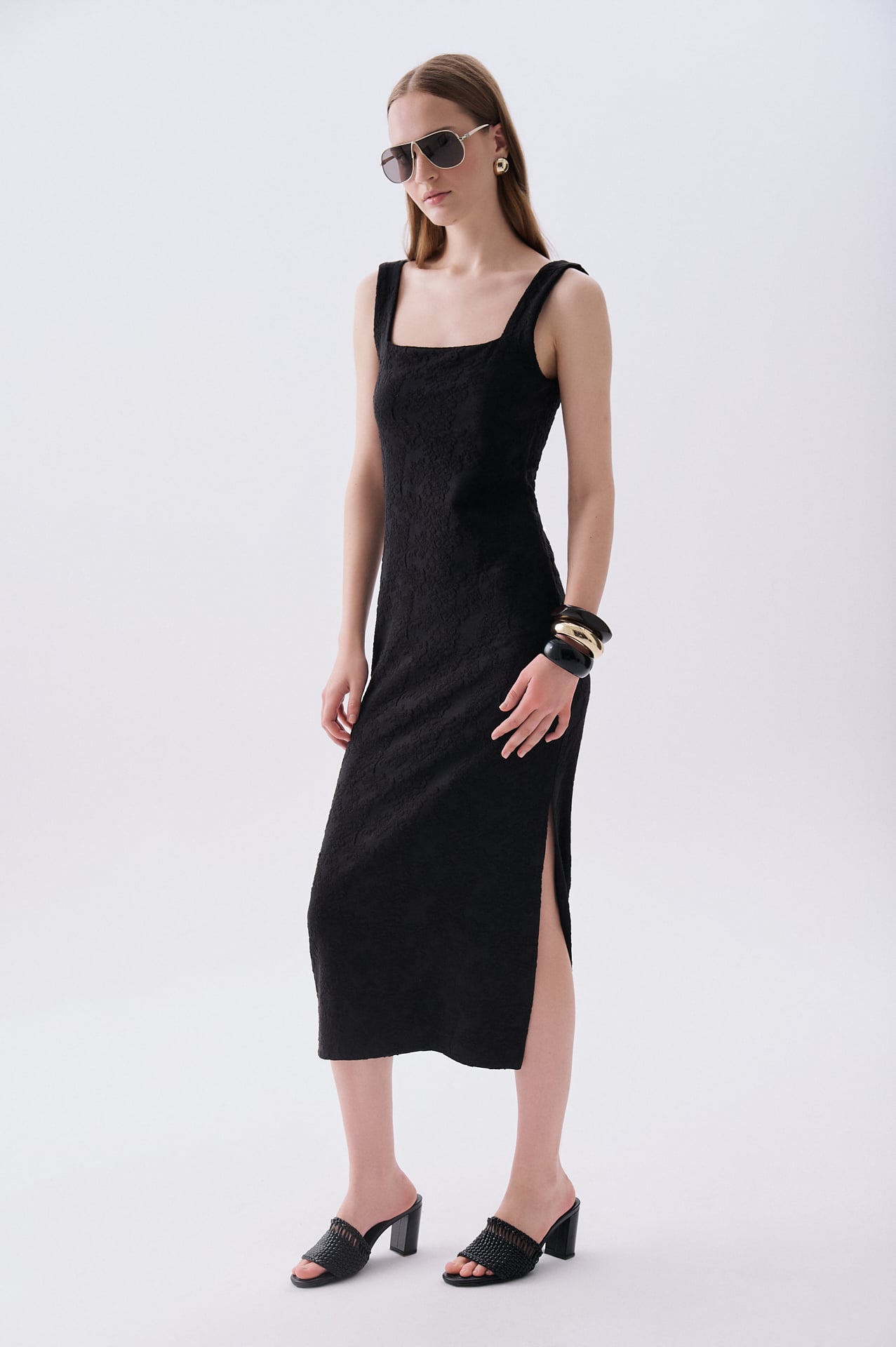 Kadın Siyah Jakarlı Kolsuz Midi Elbise