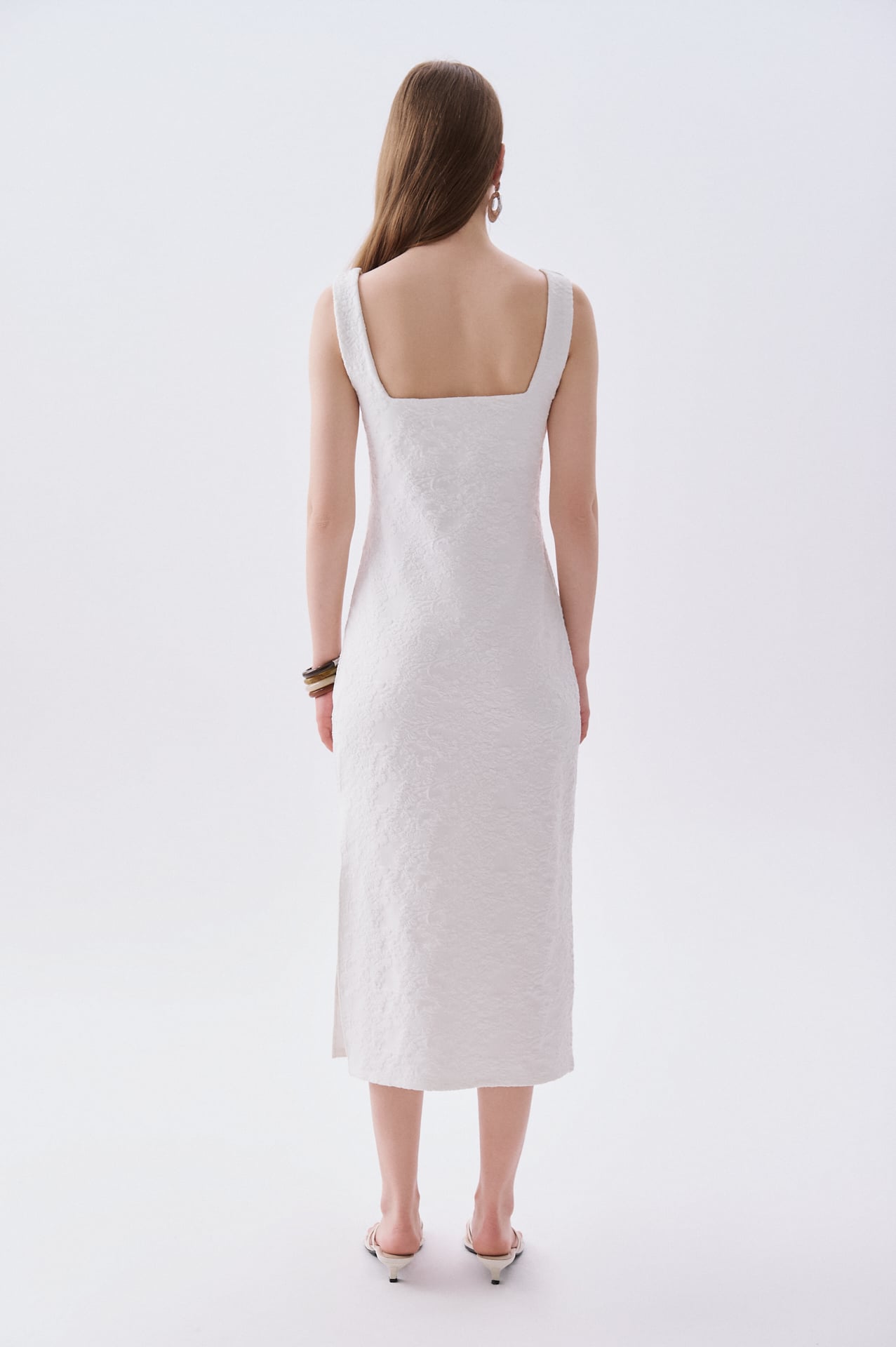 Kadın Beyaz Jakarlı Kolsuz Midi Elbise