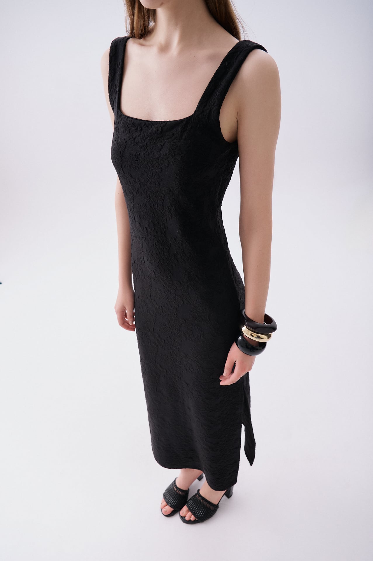 Kadın Siyah Jakarlı Kolsuz Midi Elbise