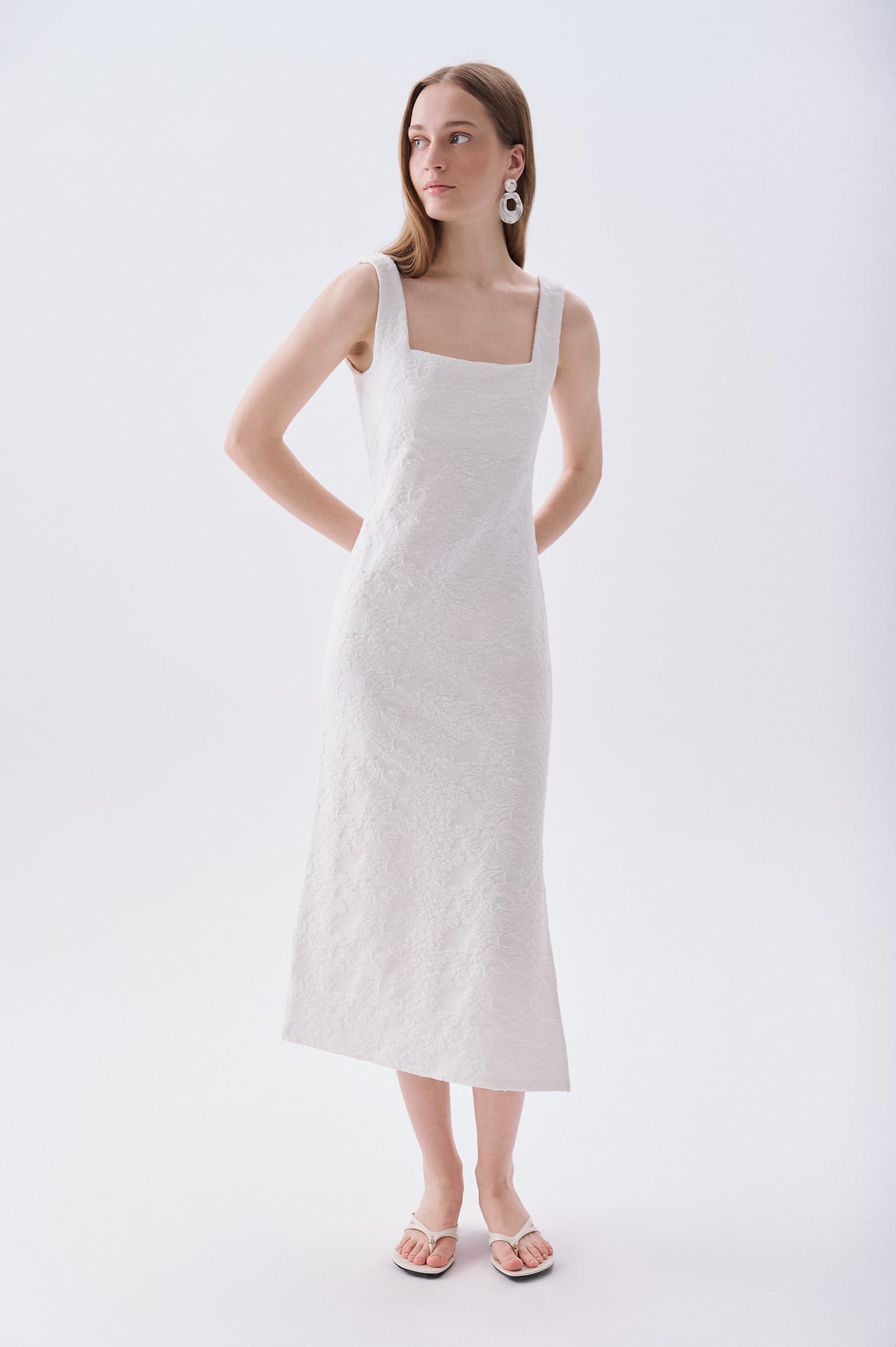 Kadın Beyaz Jakarlı Kolsuz Midi Elbise