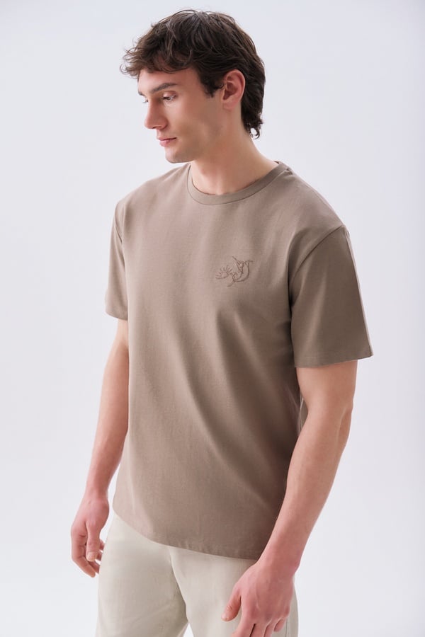 Erkek Vizon Rengi Nakışlı Loose Fit Bisiklet Yaka T-Shirt