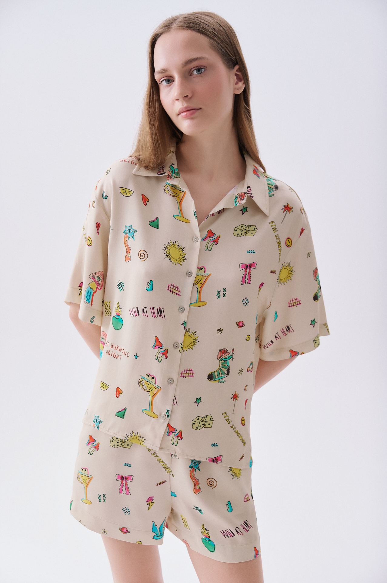 Kadın Ekru Desenli Oversize Kısa Kollu Gömlek