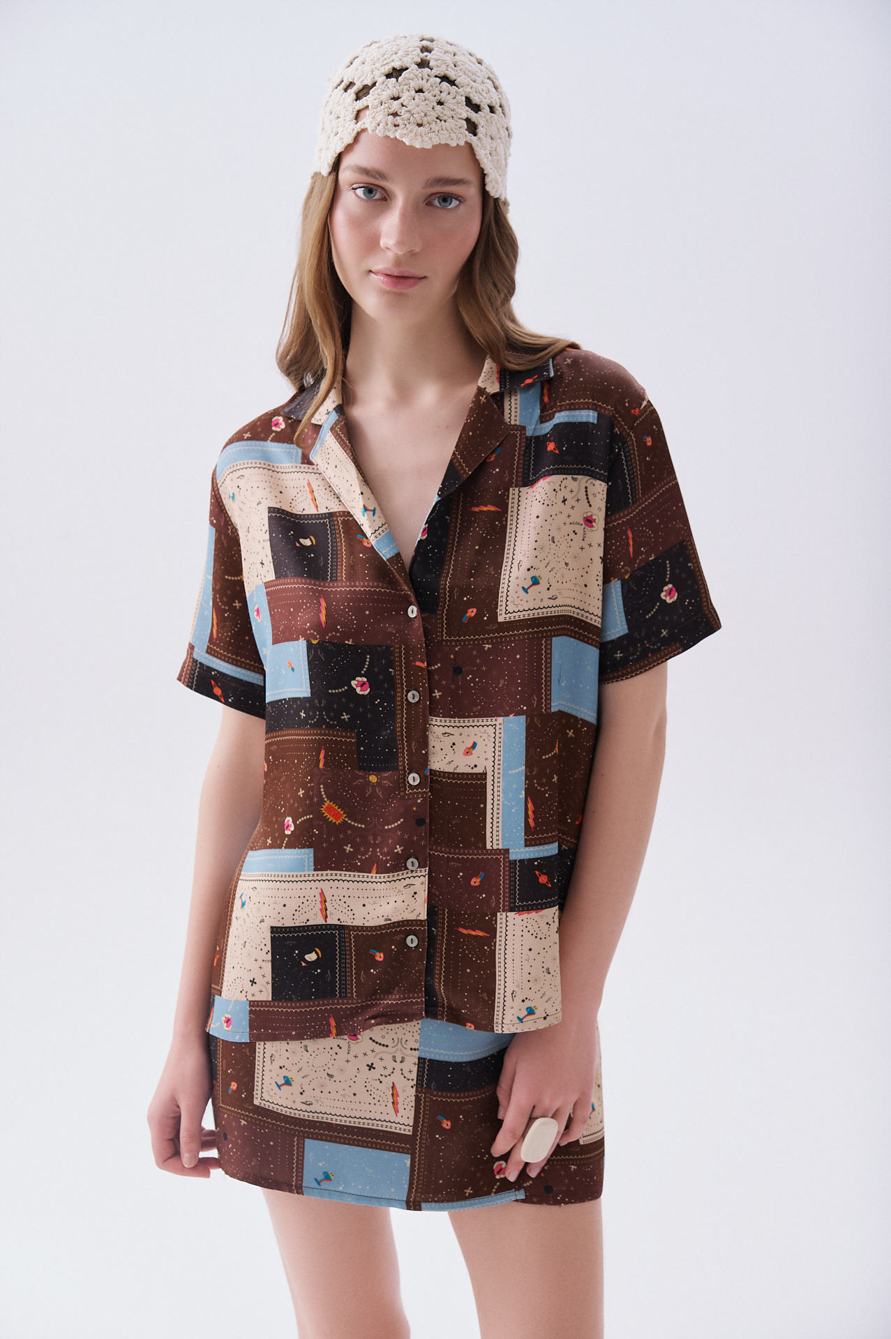 Kadın Kahverengi Desenli Oversize Kısa Kollu Gömlek