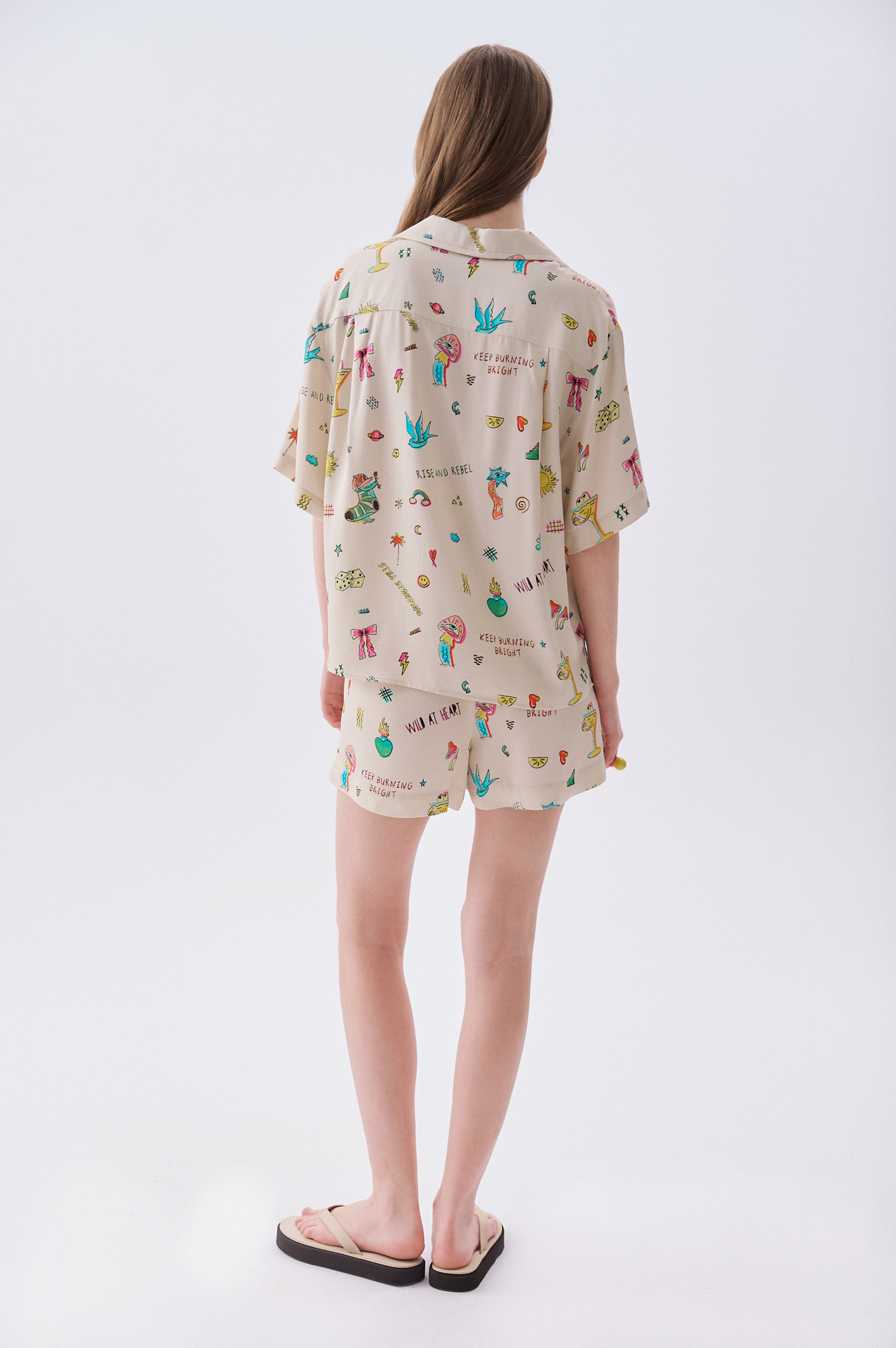 Kadın Ekru Desenli Comfort Fit Şort