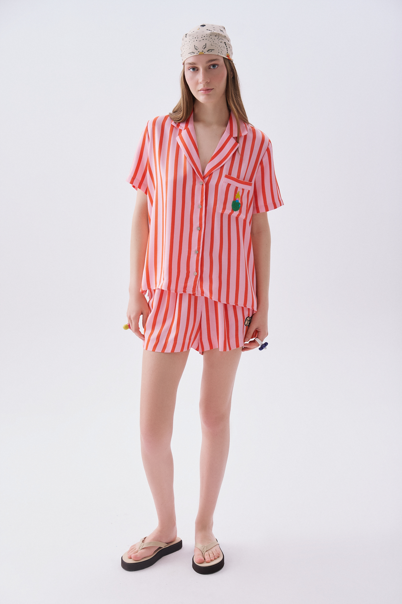 Kadın Pembe Boncuklu Çizgili Comfort Fit Şort