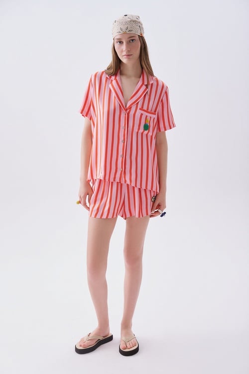  Kadın Pembe Boncuklu Çizgili Comfort Fit Şort