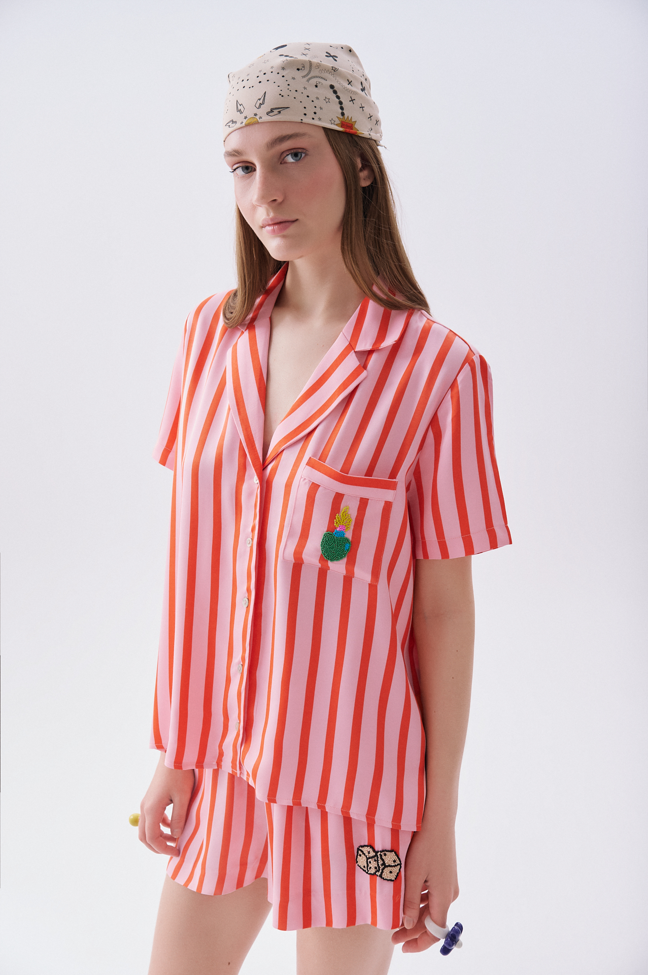 Kadın Pembe Boncuklu Çizgili Comfort Fit Şort