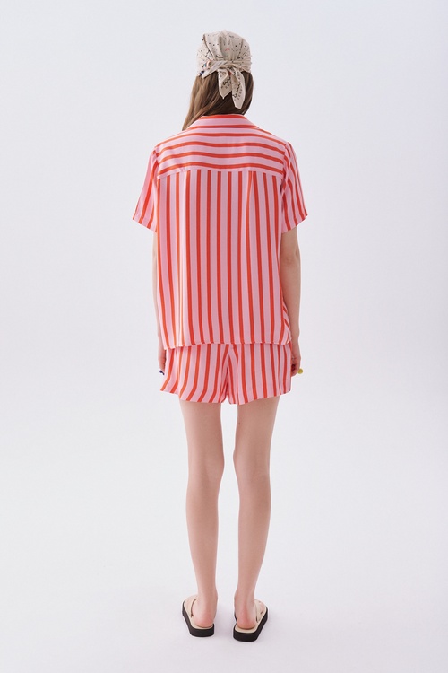  Kadın Pembe Boncuklu Çizgili Comfort Fit Şort