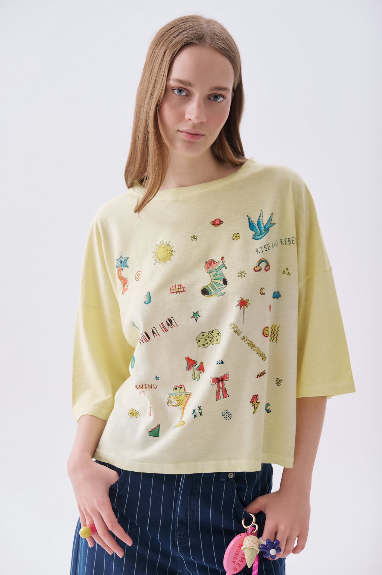 Kadın Sarı Baskılı Loose Fit Düşük Kol T-Shirt