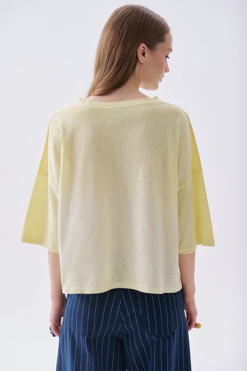 Kadın Sarı Baskılı Loose Fit Düşük Kol T-Shirt