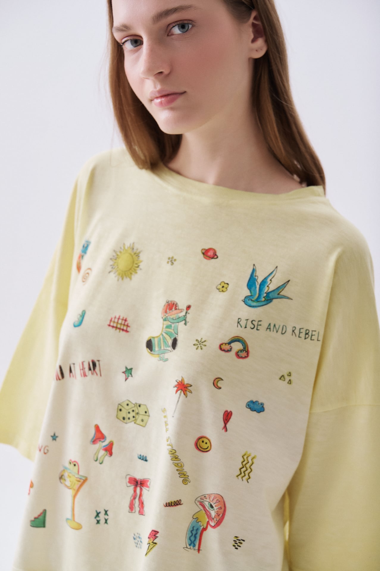 Kadın Sarı Baskılı Loose Fit Düşük Kol T-Shirt