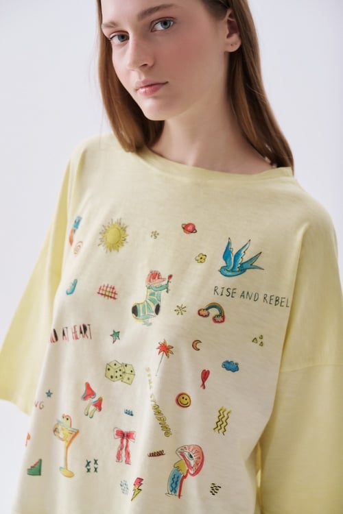 Kadın Sarı Baskılı Loose Fit Düşük Kol T-Shirt