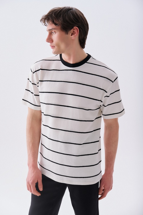  Erkek Siyah Çizgili Comfort Fit Bisiklet Yaka T-Shirt