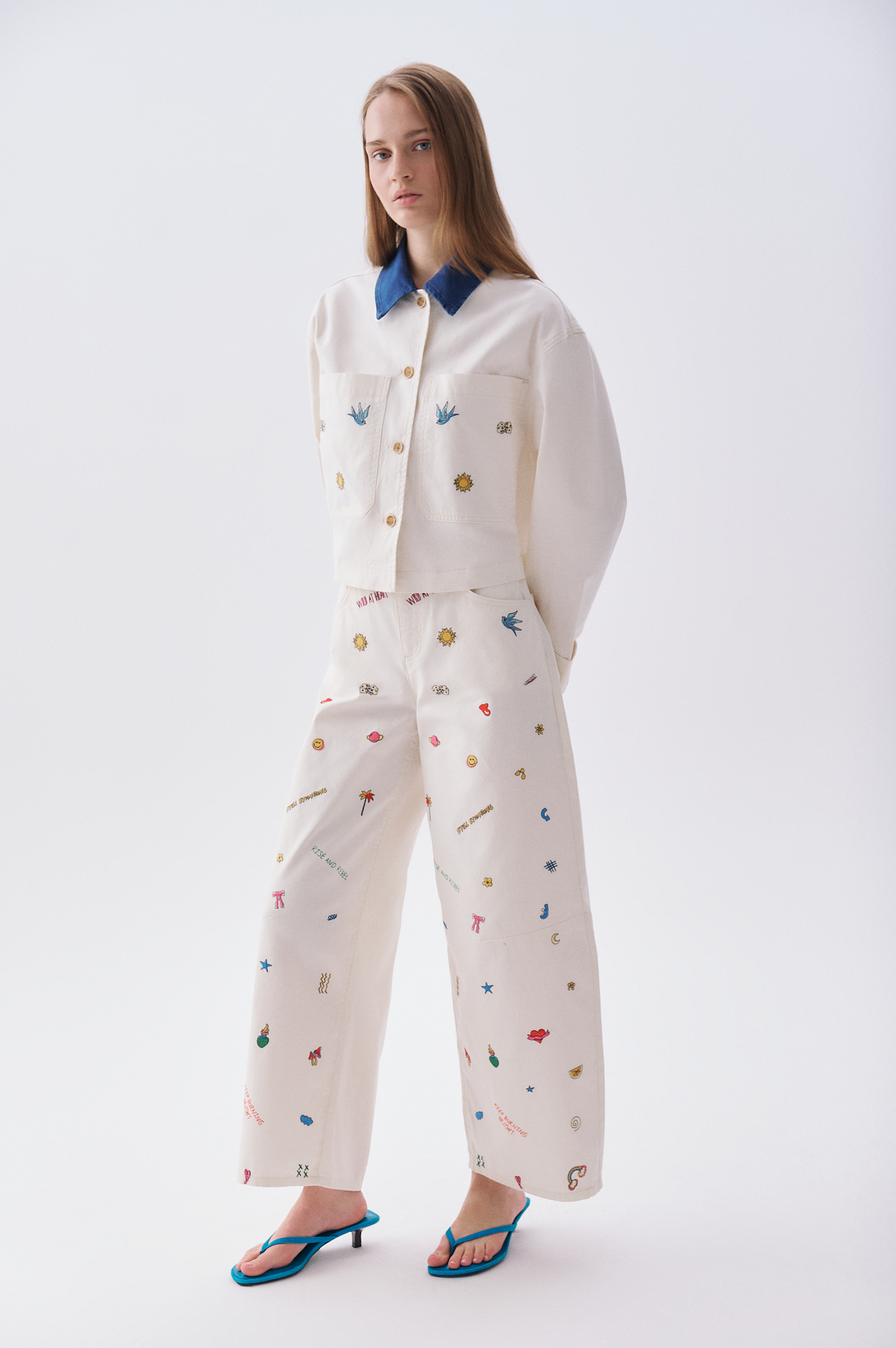 Kadın Kırık Beyaz Nakışlı Mom Fit Jean Pantolon