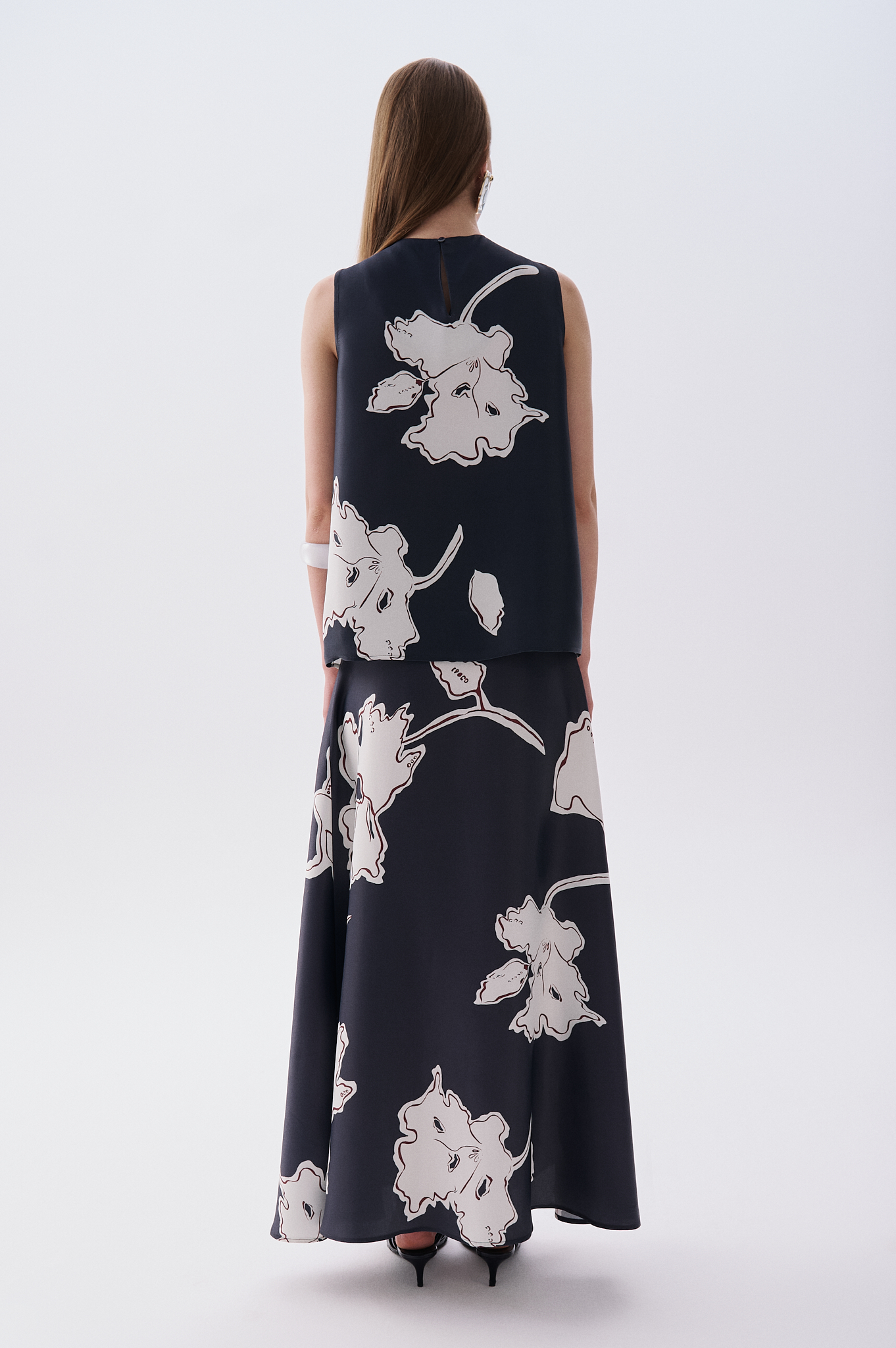 Kadın Lacivert Floral Desenli Yaka Detaylı Kolsuz Bluz