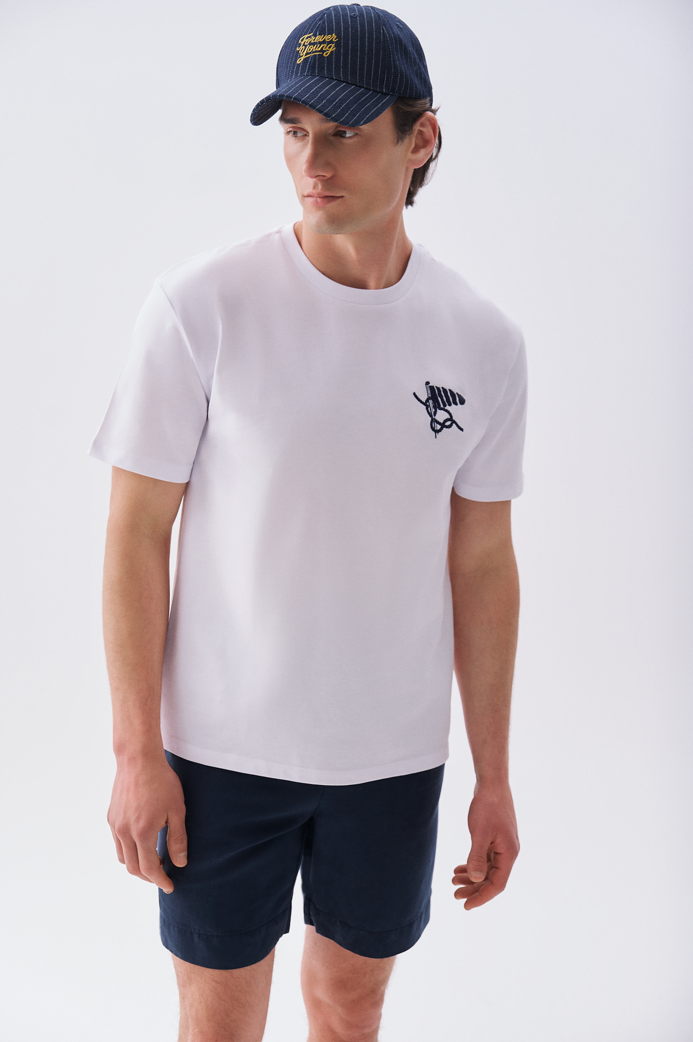 Erkek Beyaz Nakışlı Comfort Fit Bisiklet Yaka T-Shirt