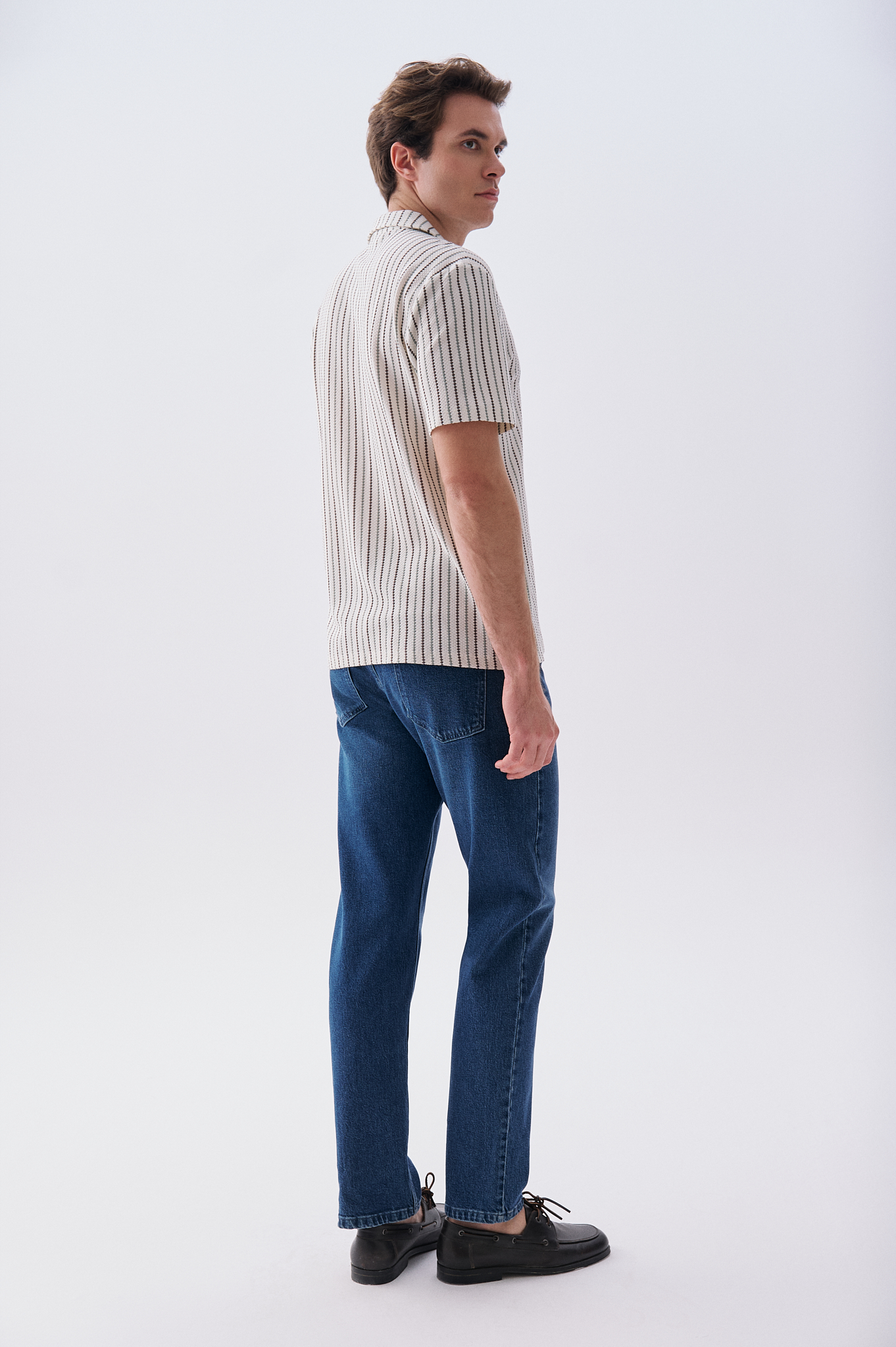 Erkek Kırık Beyaz Çizgili Comfort Fit Kısa Kollu Gömlek